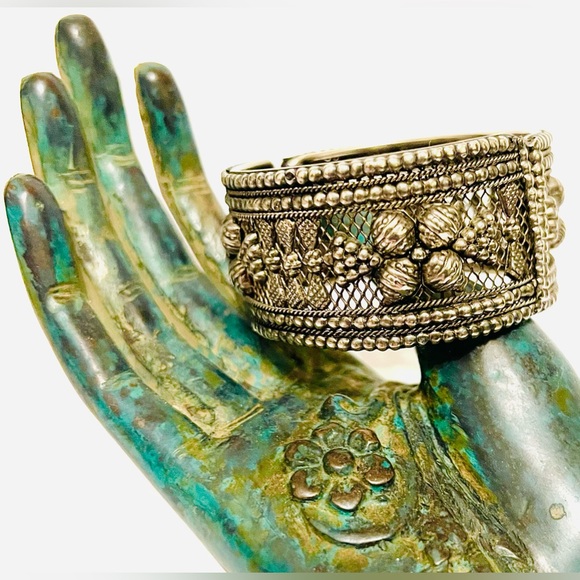 Vintage Tribal Hinged Bangle with Floral & Beaded Motif pattern, mesh interior - Picture 2 of 7
